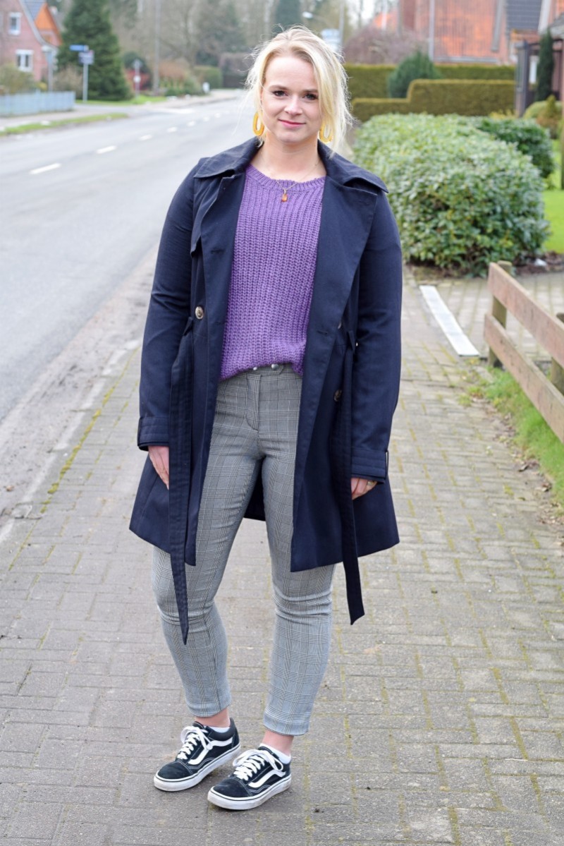 Swanted-Ultra Violet-Pantone-Blog-Outfit-Fashion-Style-Lila-Trenchcoat-karohose-vans