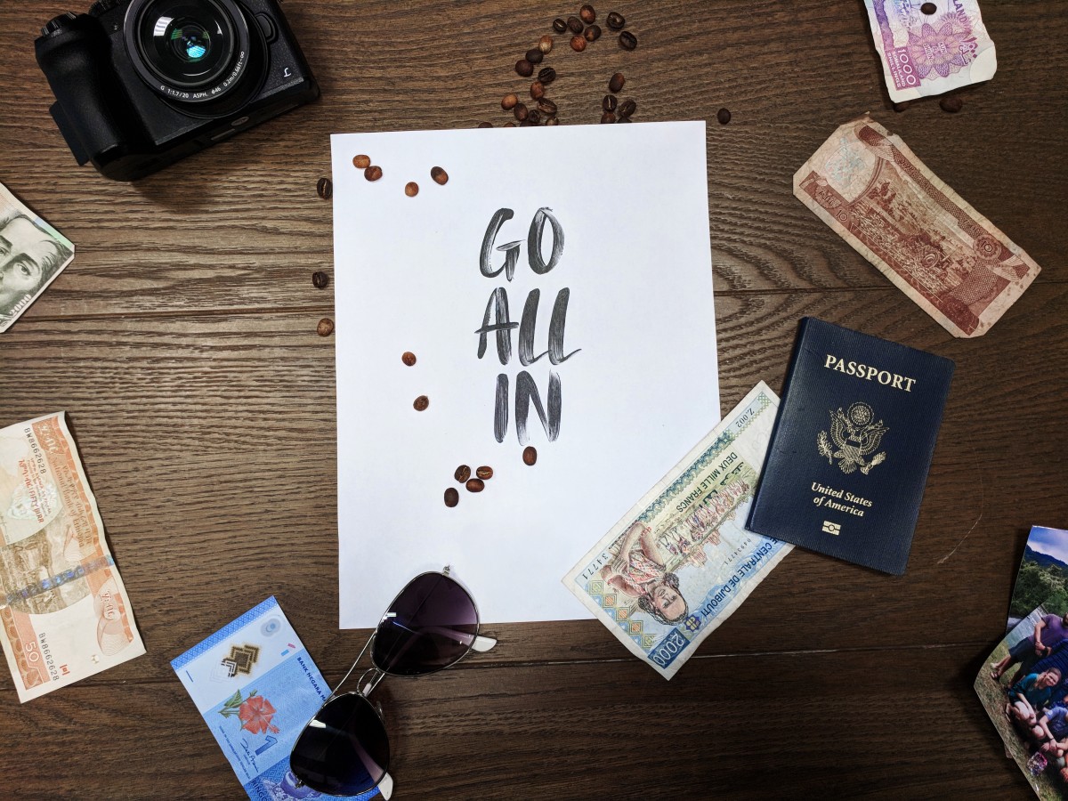 Travel-auf reisen-lifestyle-money-geld auf reisen-swanted-magazine-go all in-passport